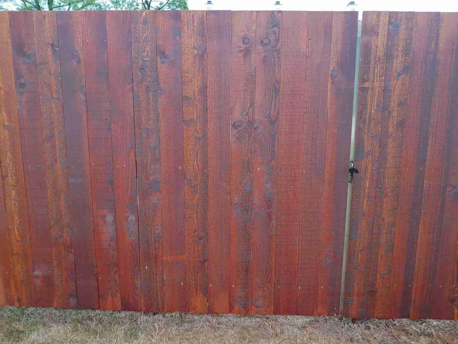 Can Fence Stain Be Sprayed On?