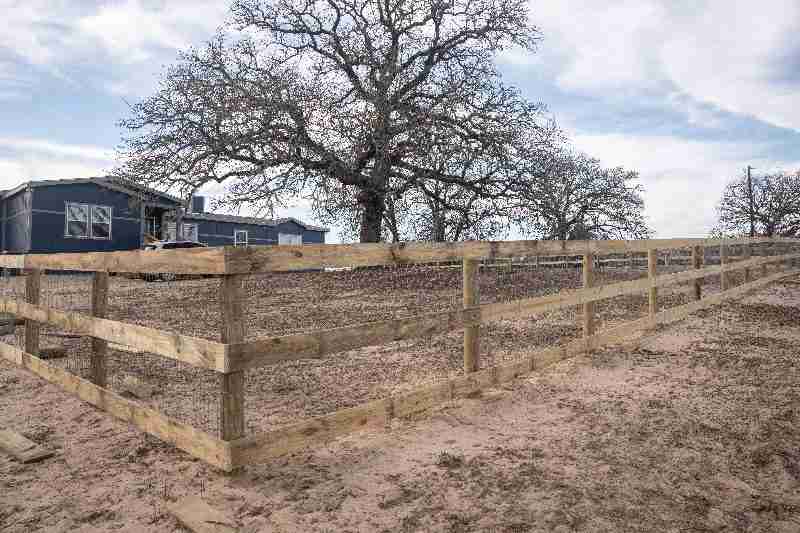 How Do I Choose a Good Fencing Company?