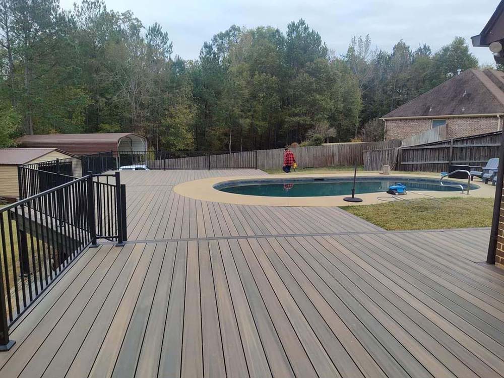 Photo of a residential deck from a Central Texas fencing contractor