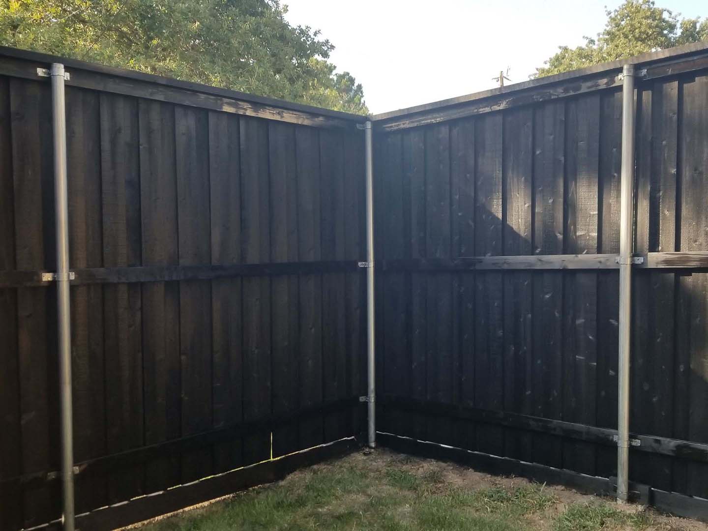 Manor TX cap and trim style wood fence